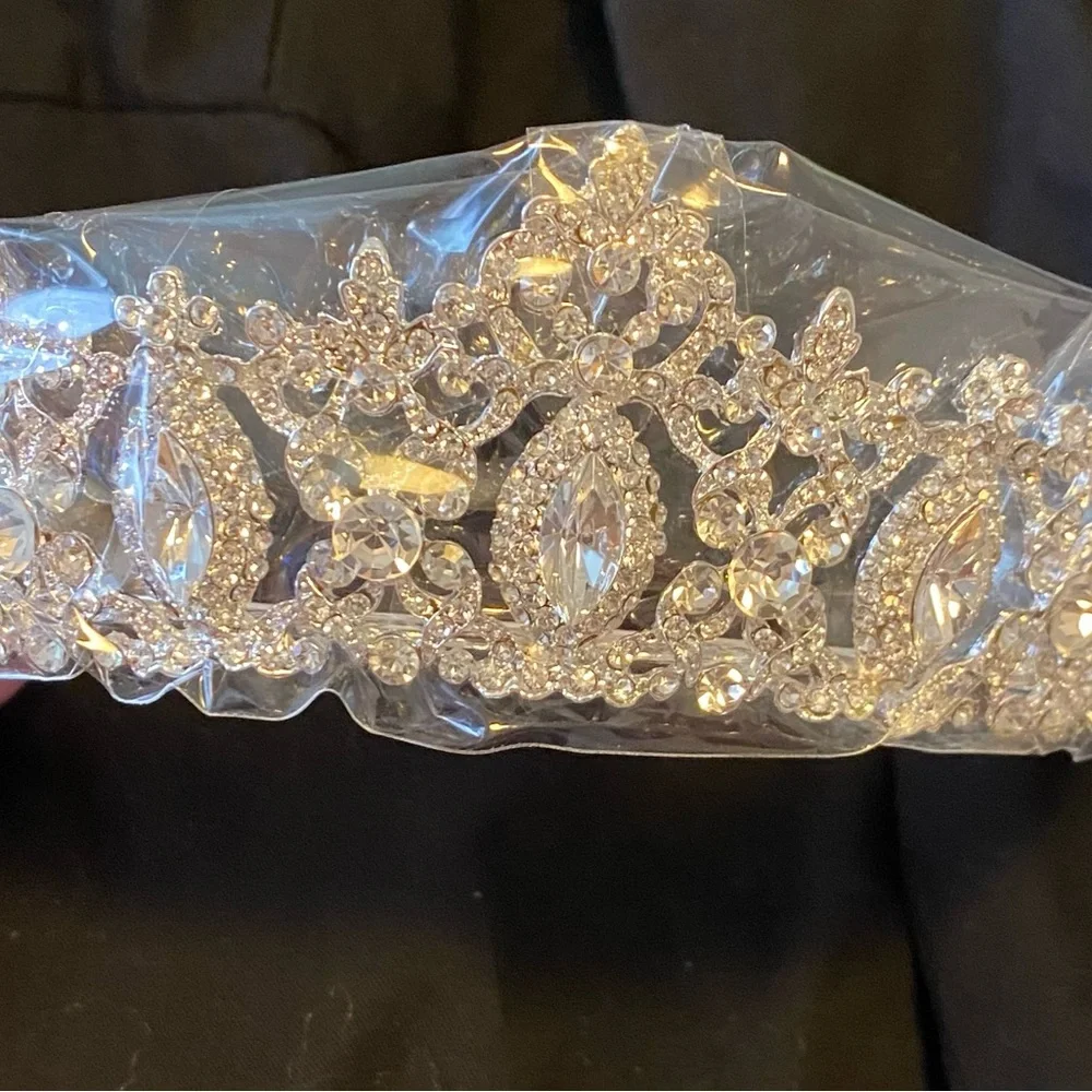 New with tag David’s Bridal wedding gown - Picture 8 of 8